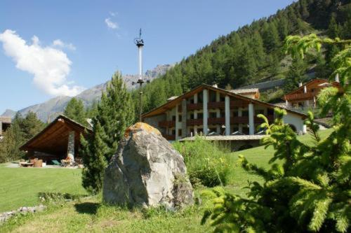 Eco Wellness Hotel Notre Maison Cogne Exterior photo