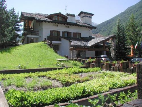 Eco Wellness Hotel Notre Maison Cogne Exterior photo