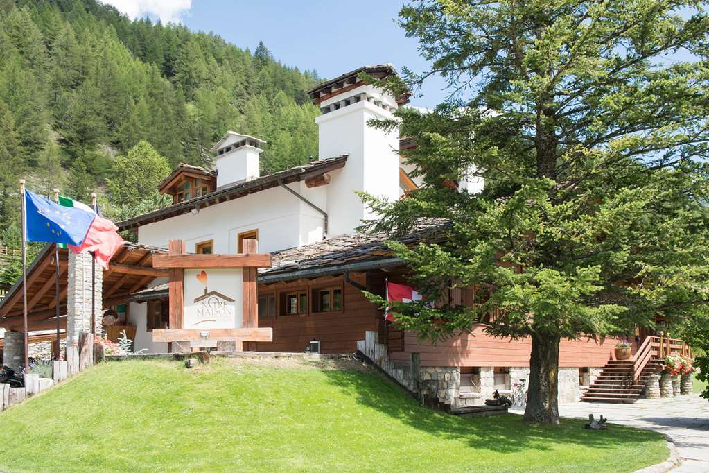 Eco Wellness Hotel Notre Maison Cogne Exterior photo